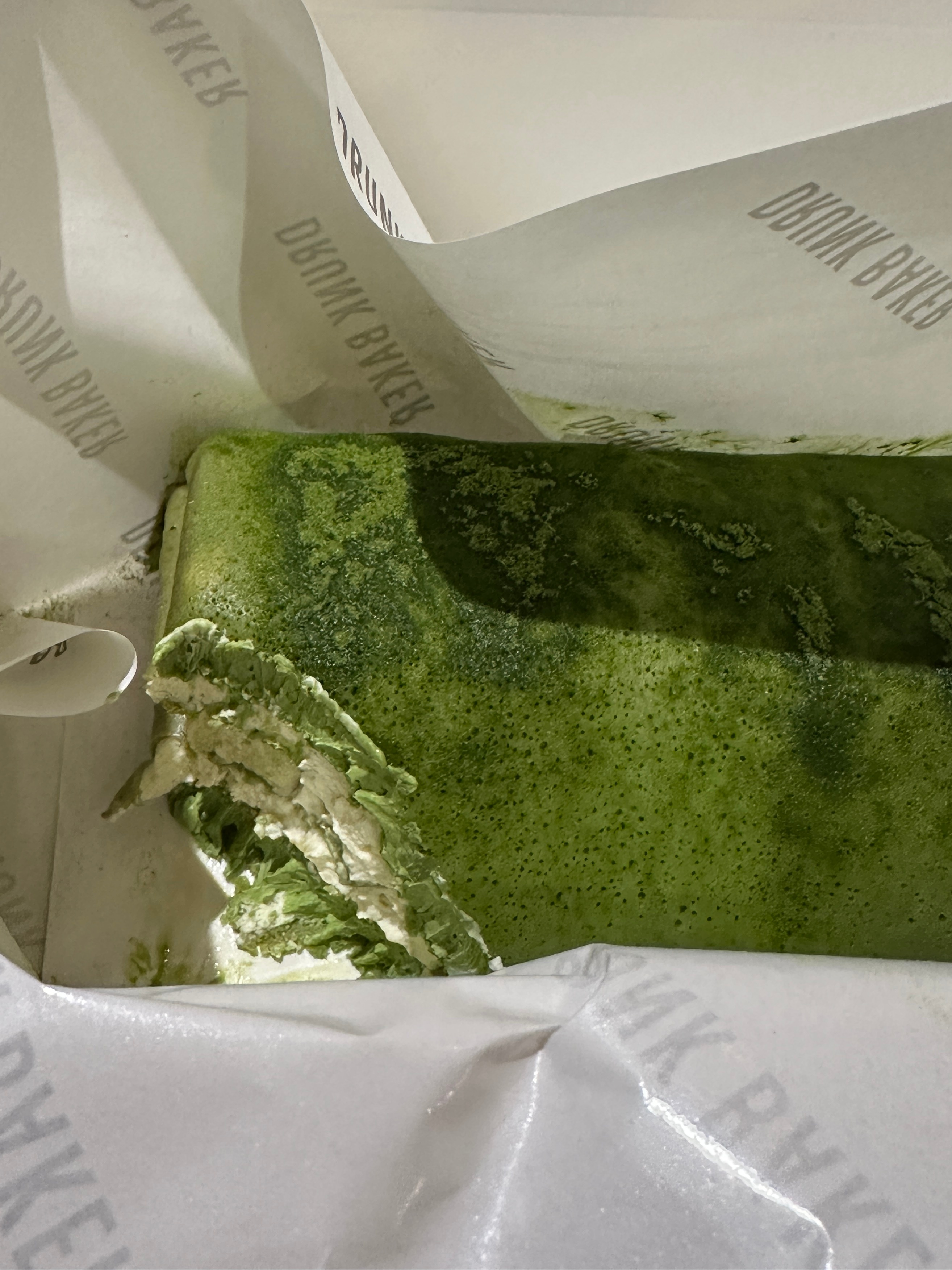 素谁一下飞机就吃到了醉师傅哇 抹茶茉莉奶冻卷巨巨爱！ 