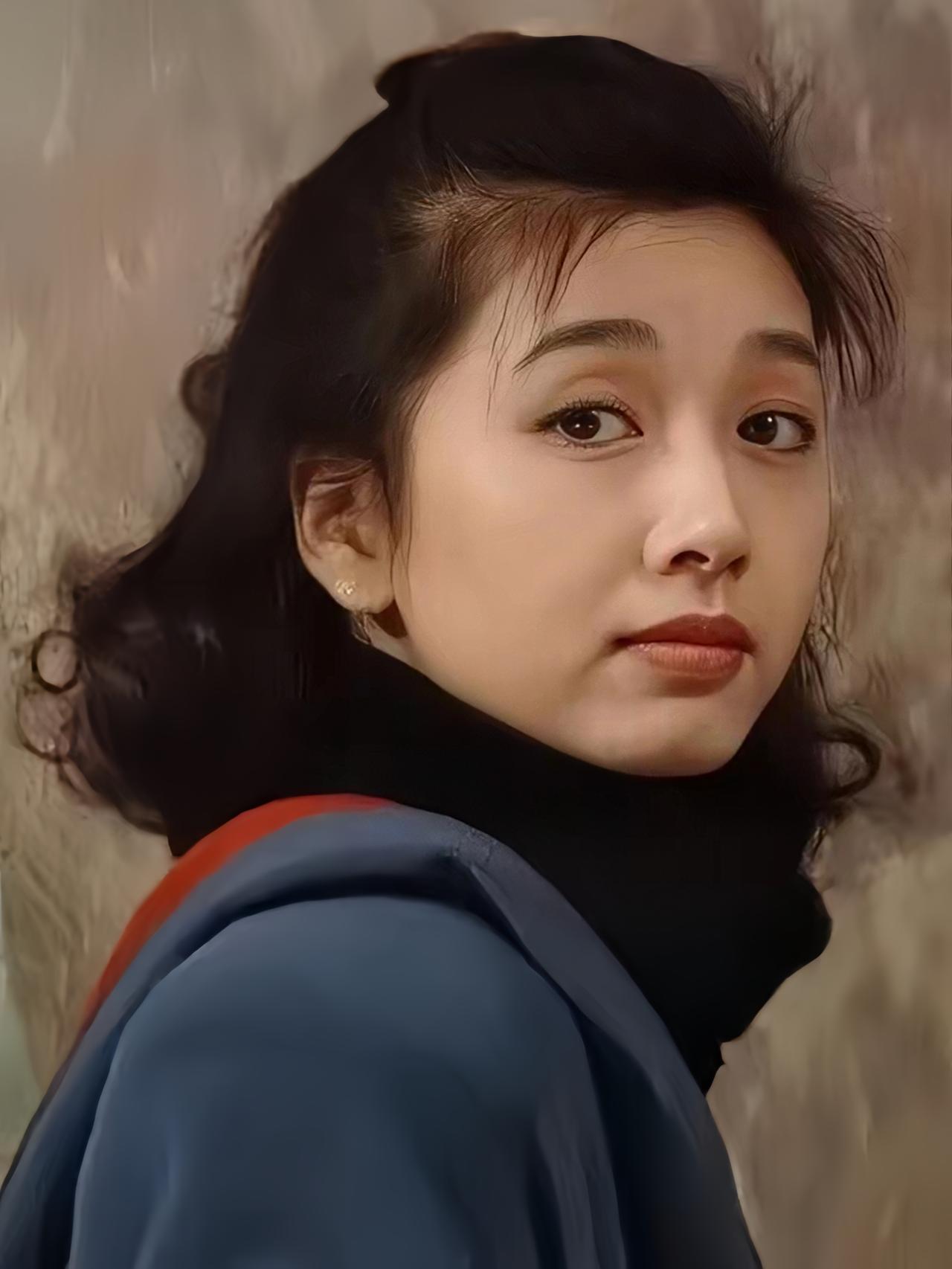 江珊旧照真美！​1994年，江珊饰演的《过把瘾》中的杜梅，真的是惊艳了时光！[比