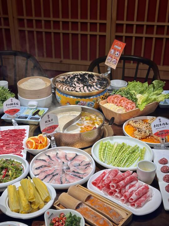 宜昌！！！水悦城！！烤鸭配火锅真的会上瘾啊😭…