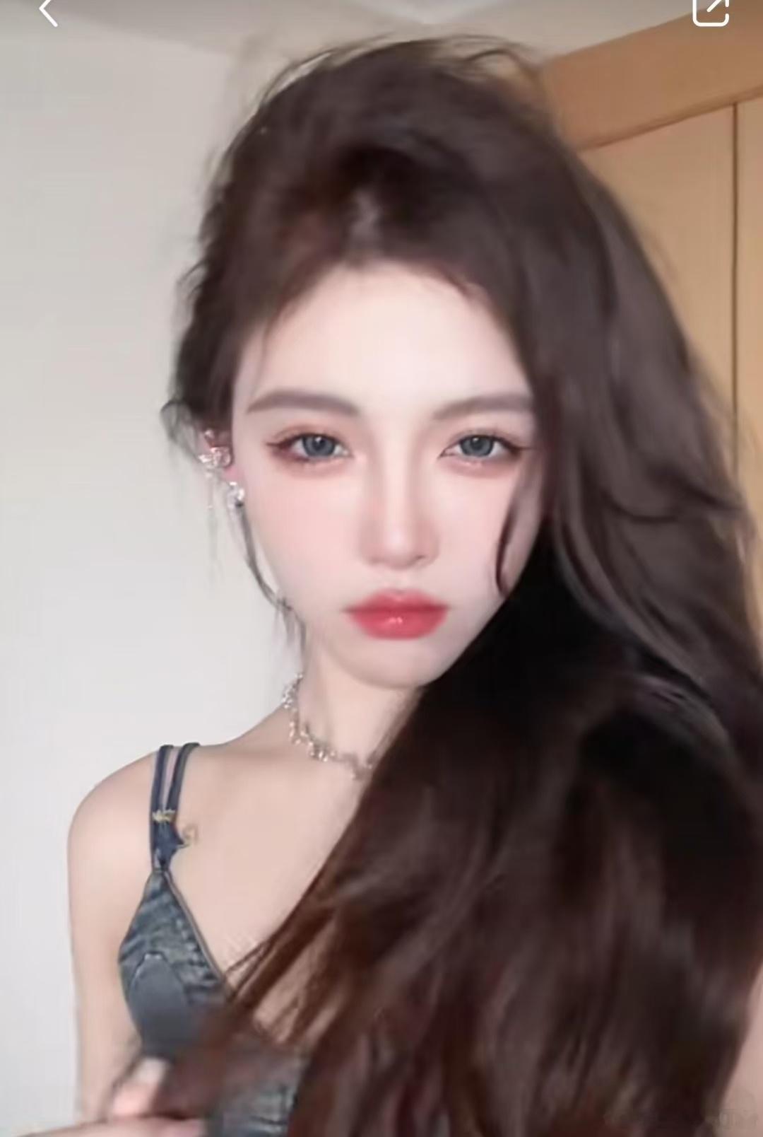 早上起来看到我睡前最后给你发的消息你还没回复，心里暖暖的，嘴角勾起一抹微笑，#正