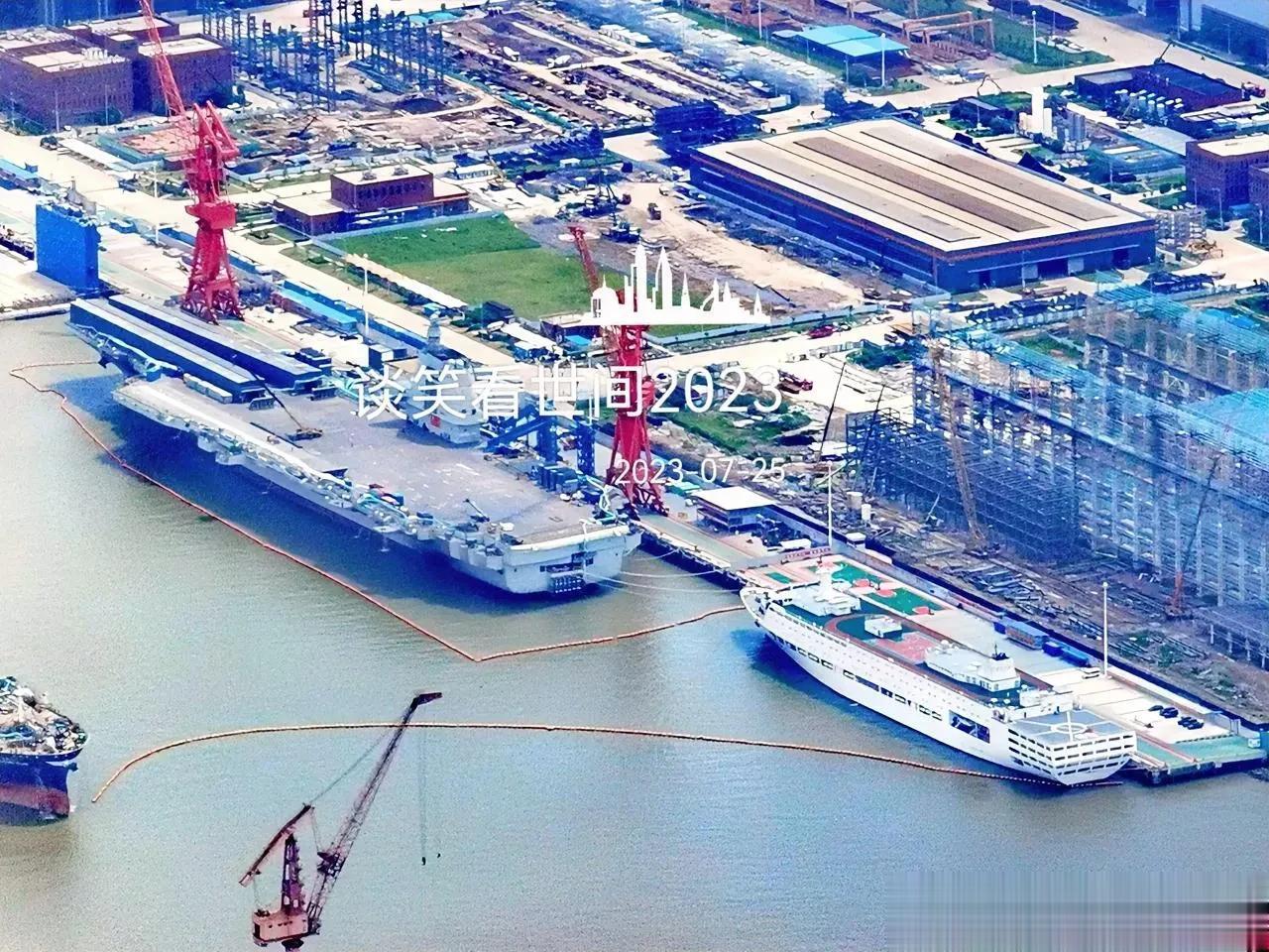 传说这是美国地理空间情报局公布的中国003航母最新照片。美国地理空间情报局可以追