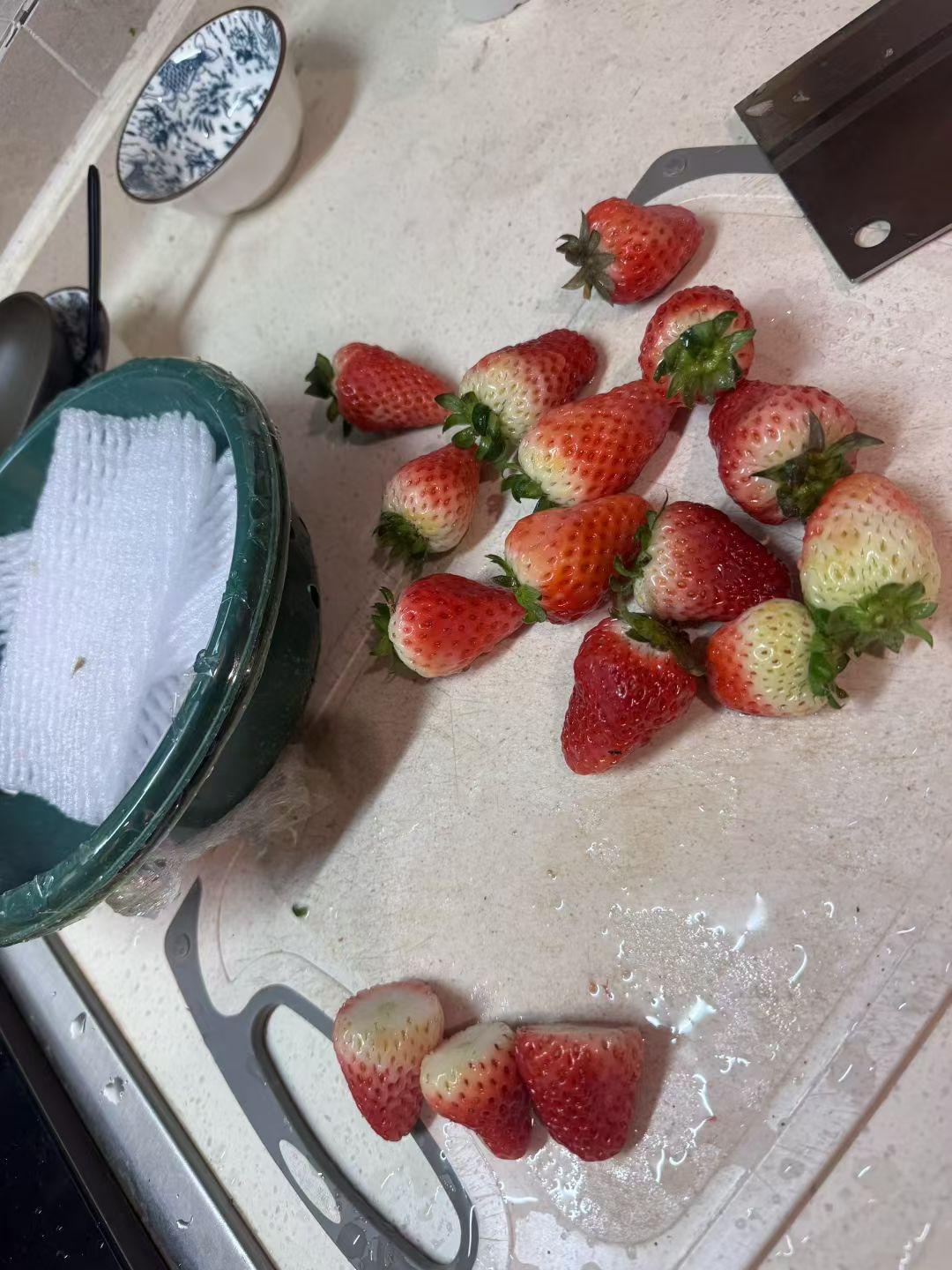 【在长安区买草莓被骗】以下内容是有个好朋友今天去长安区办事，遭遇的一件买草莓被骗