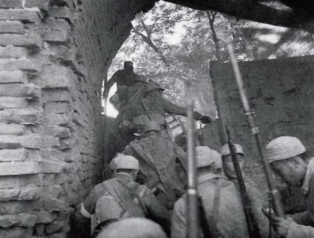 1946年傅作义为何能在集宁之战中打得赢？所有人都低估了他的野心。
 
1946