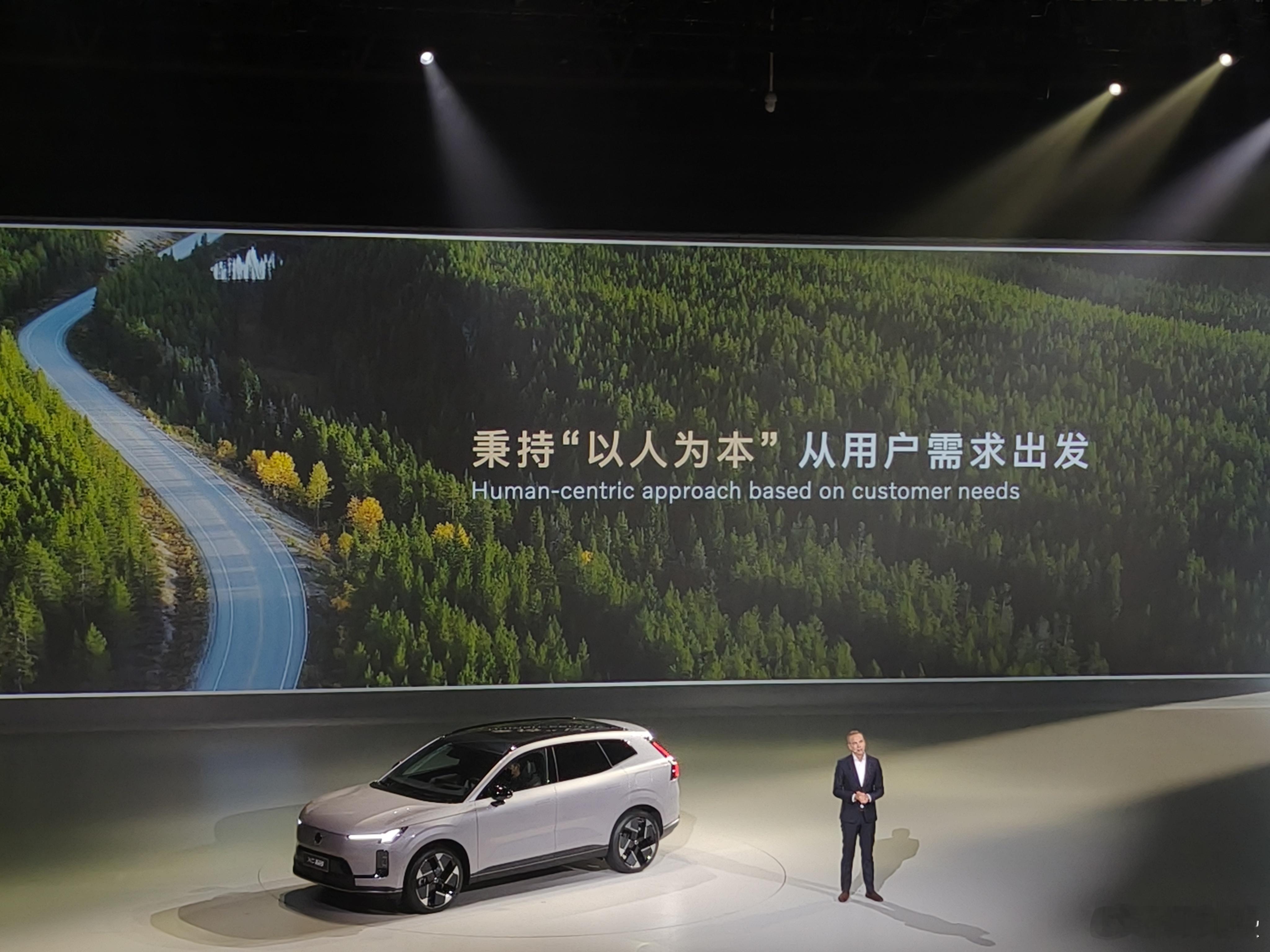 “安全”两个字果然是刻在了沃尔沃的DNA里，在今天的沃尔沃全新XC70发布会上，