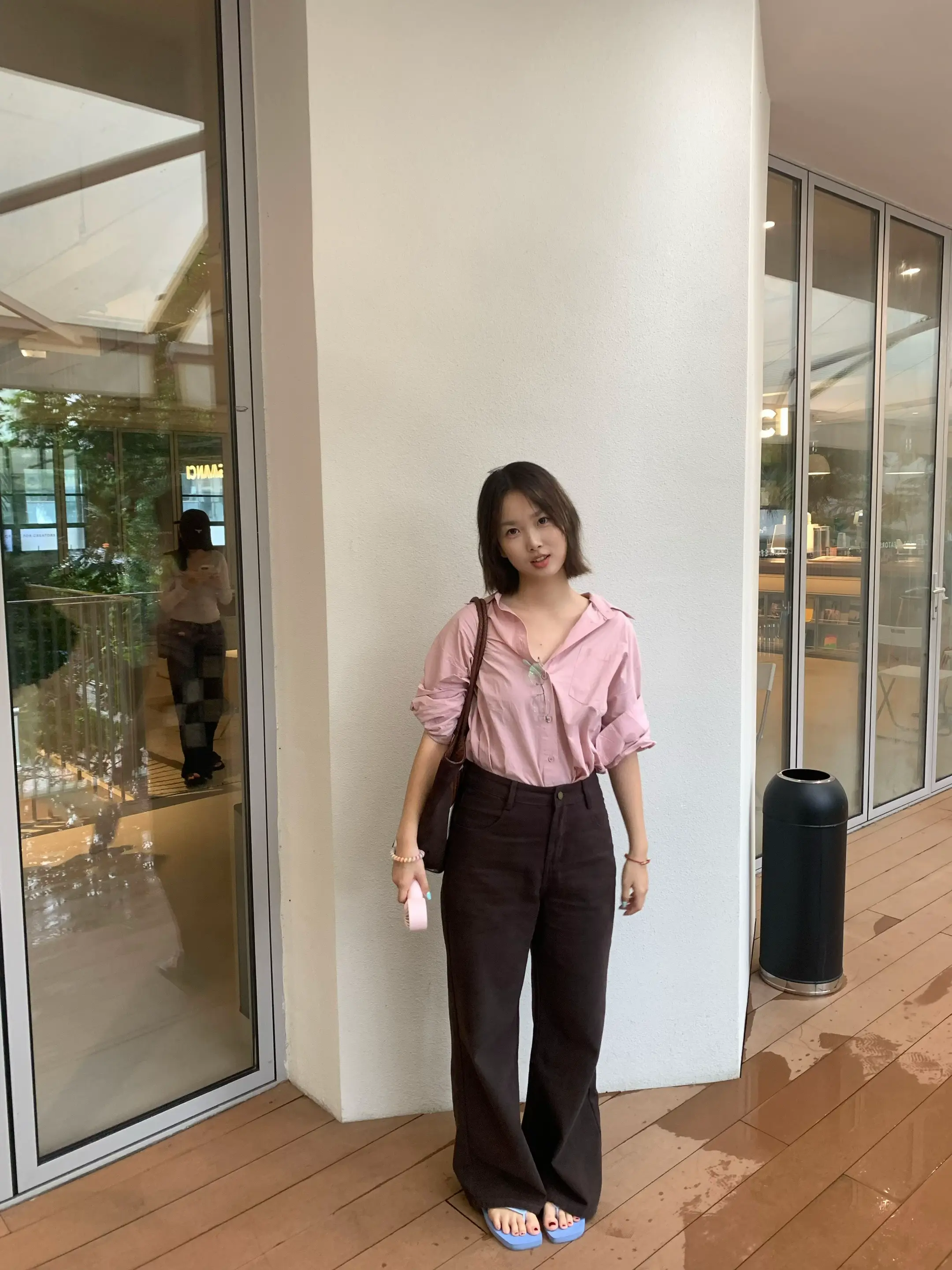 只爱穿拖鞋。拖鞋是我的信仰。