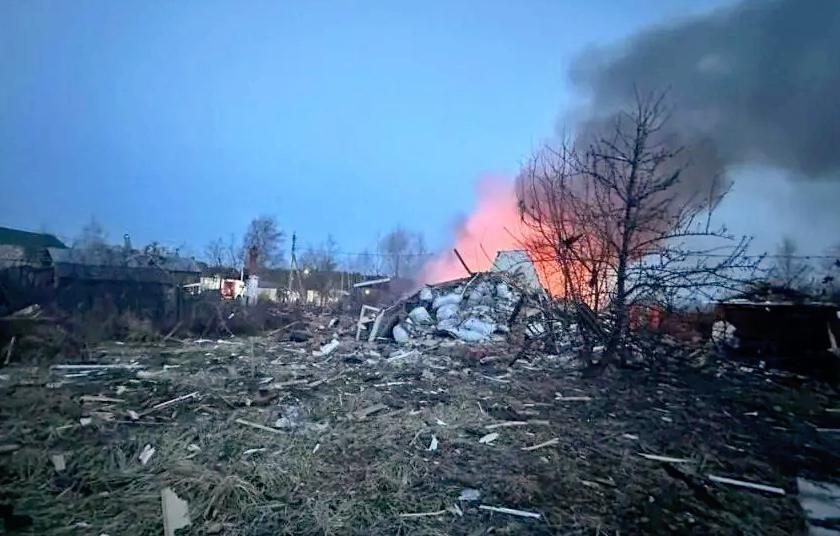 最近三天莫斯科可太不太平了，天上飞来一波又一波的无人机直接把这座大城市的航空给搅