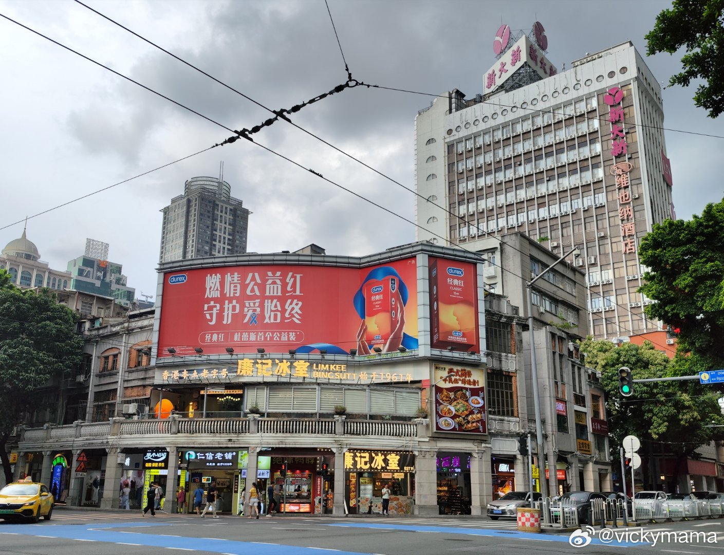 广州今昔 【广大路口骑楼】图一由摄于2000年前，图二由摄于2017年9月，图三