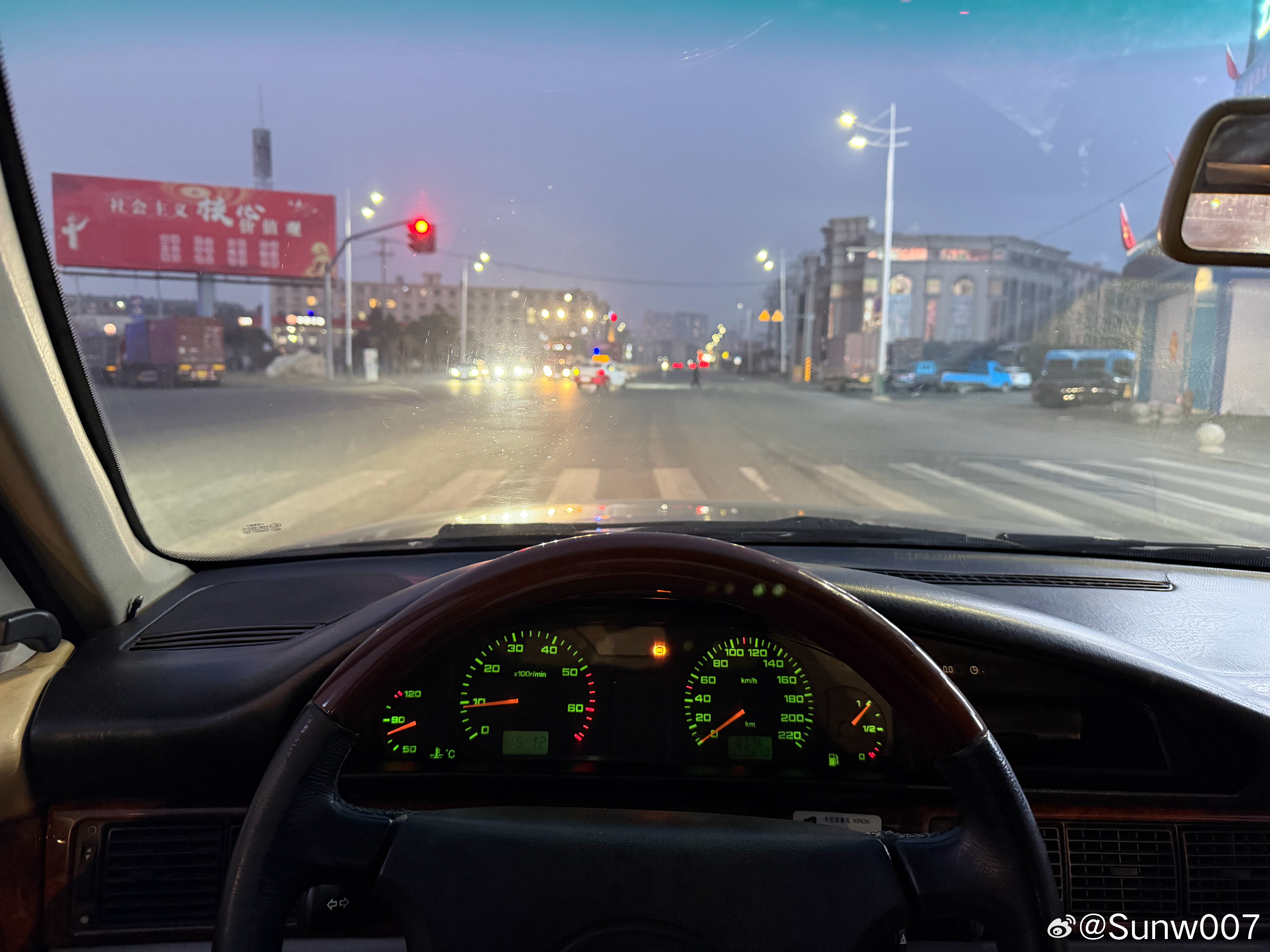 今日跨越省界抵达吉林，本次旅行实在是满足了作为南方人的我对东北的向往。红旗小汽车