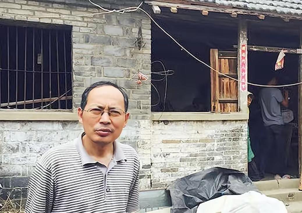 1980年，江苏兴化戴南镇，16岁的刘汉清以398.5分的高分被哈工大金属材料及