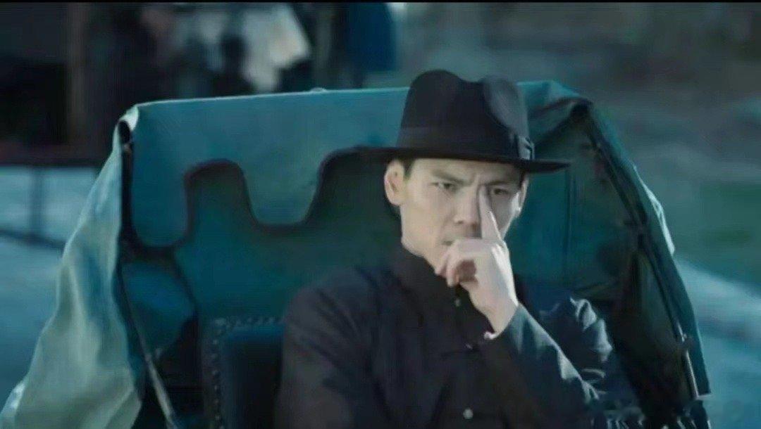 #张伟丽模仿向佐# 哈哈，世界冠军张伟丽太逗啦！那“向左向右向前看”，摸鼻梁、扇