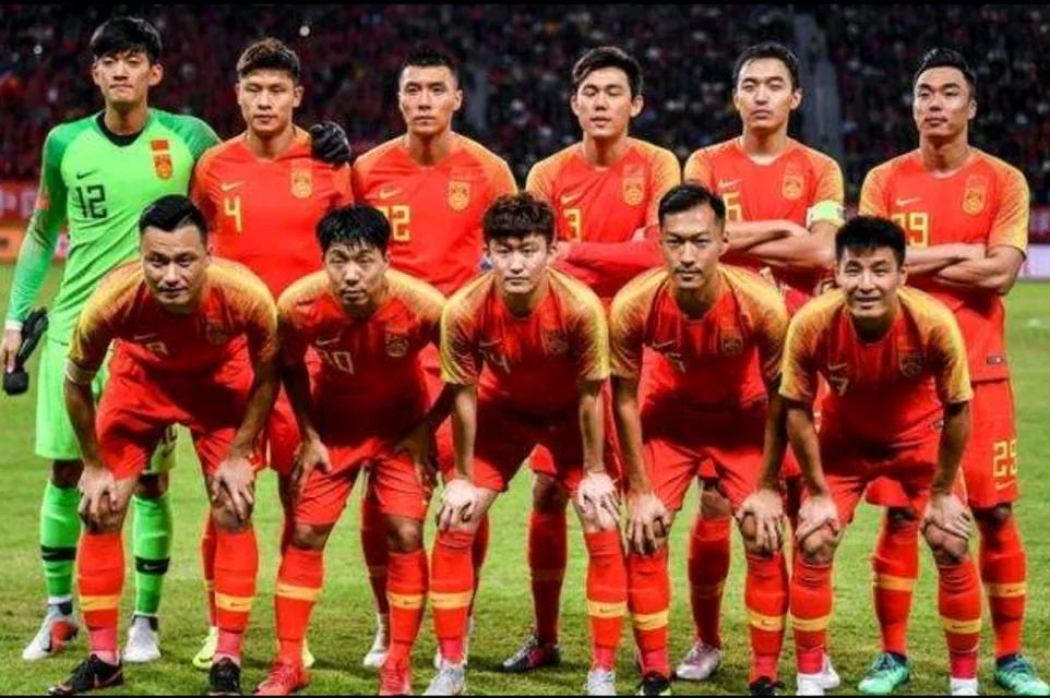 以前不管国足有多菜，哪怕在世预赛上踢不过越南、印尼、巴林，但是东亚杯我们都是妥妥