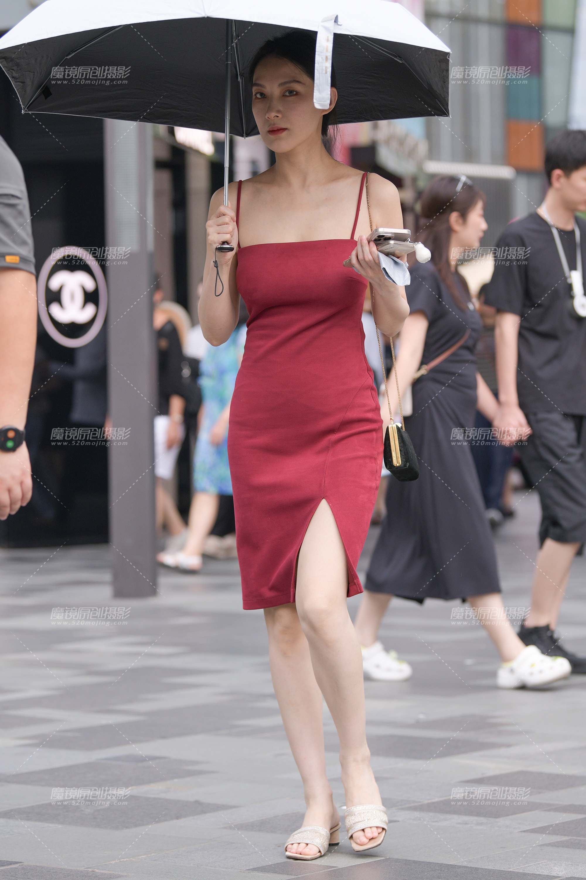 红裙美女 