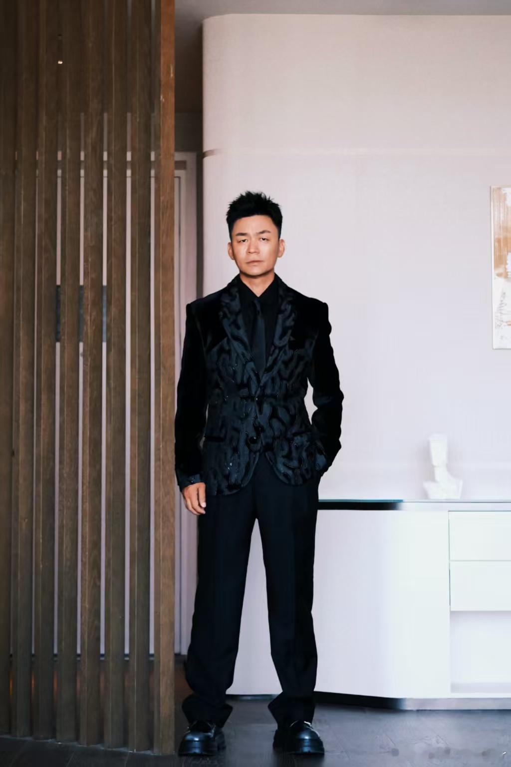 王宝强狠家伙首支预告麦德眼神狠厉又藏悲壮，东方黑帮传奇，等不及快快上线吧