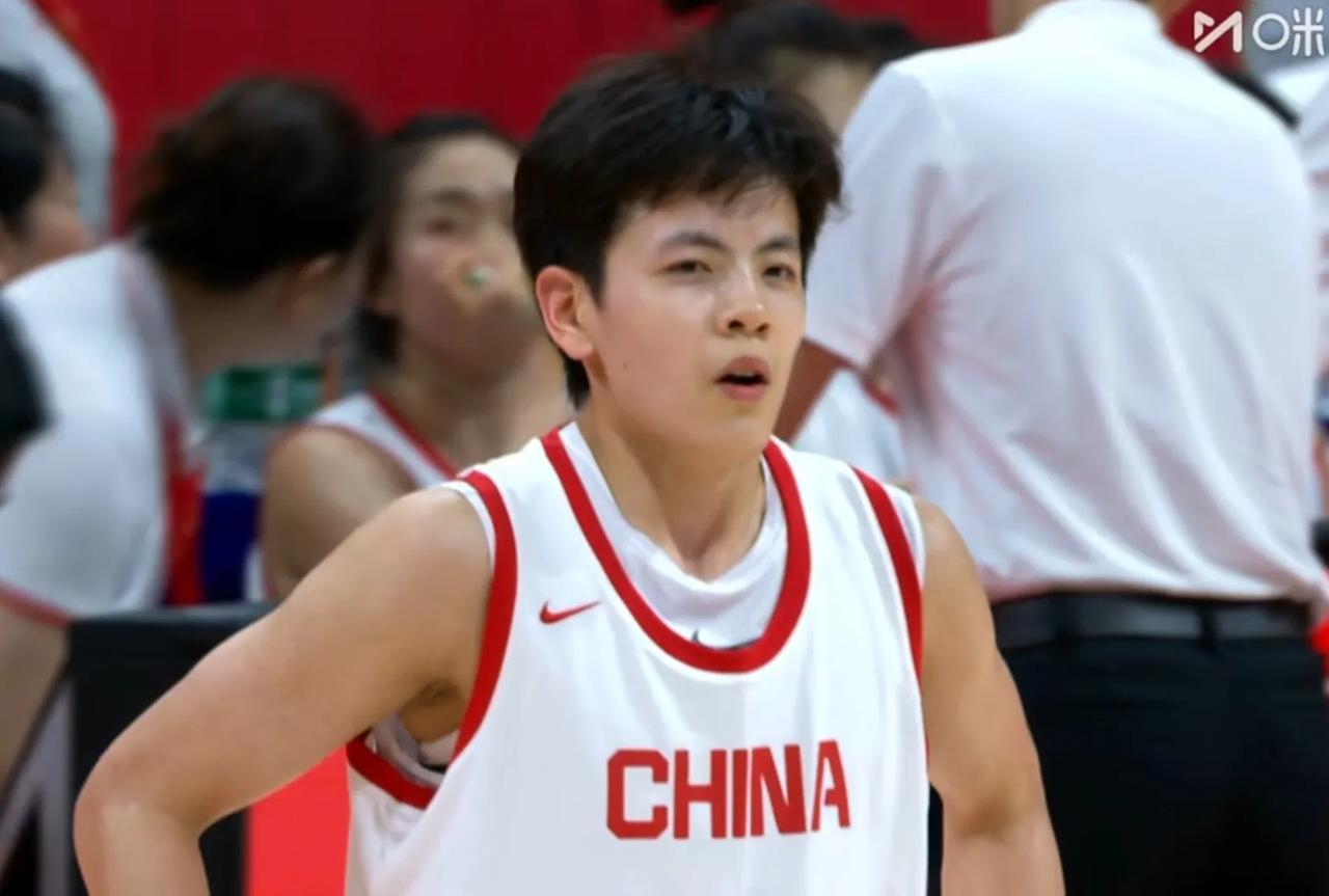 不管你们信不信，老陈觉得未来7-8年中国女篮第一核心就是杨舒予，亚洲杯就是她大放