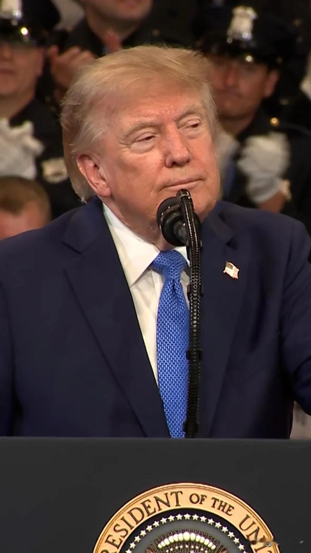 宣扬主持世界正义的美国露出獠牙，特朗普欲将霍尔木兹海峡视为“美国领土”
洲哥讲时