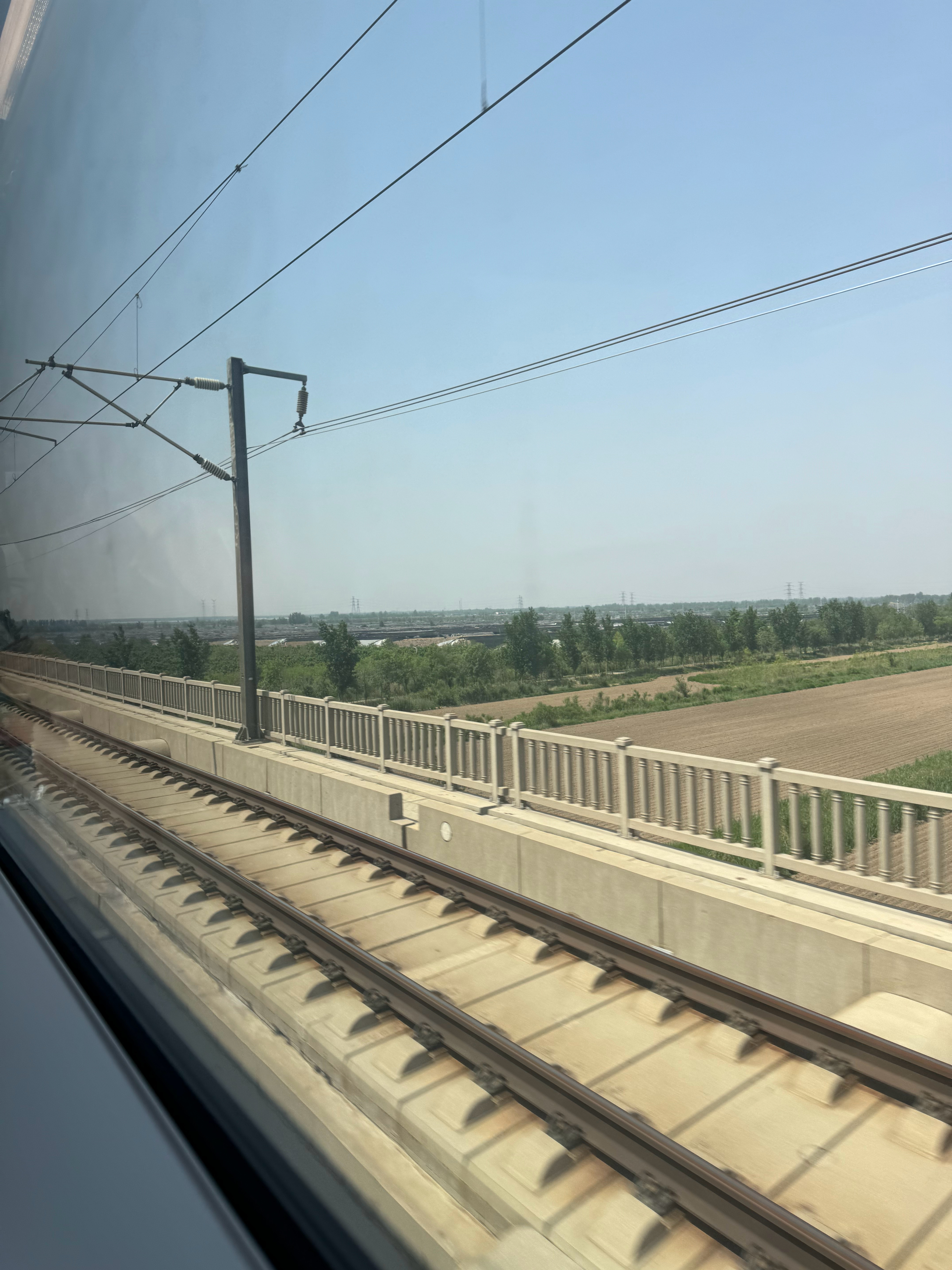 #这个周五等的我好苦# 终于周五了，这周很累，想睡懒觉，打游戏，不思考…现在在高