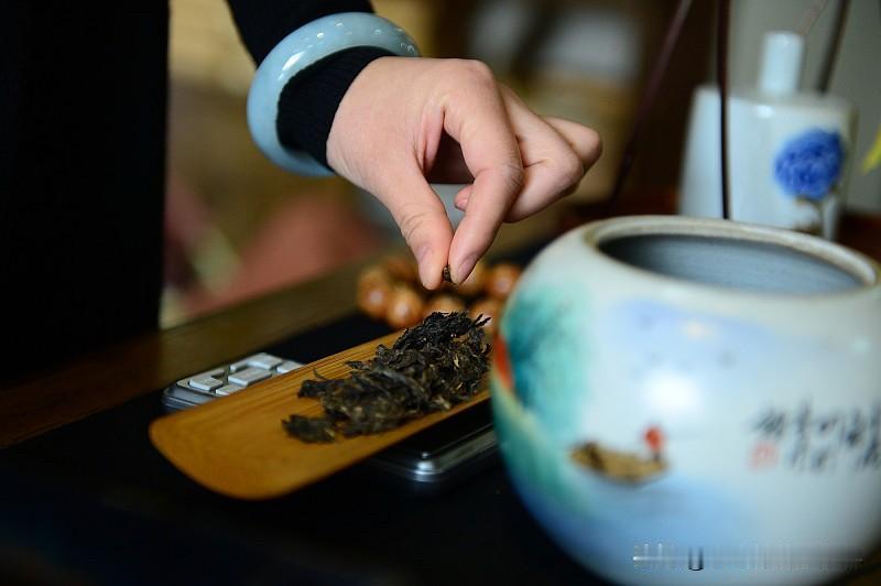 前一段，与一个长期研究周易的人茶聊，其中提到法拍房，他的几句话后来品品挺有意思，