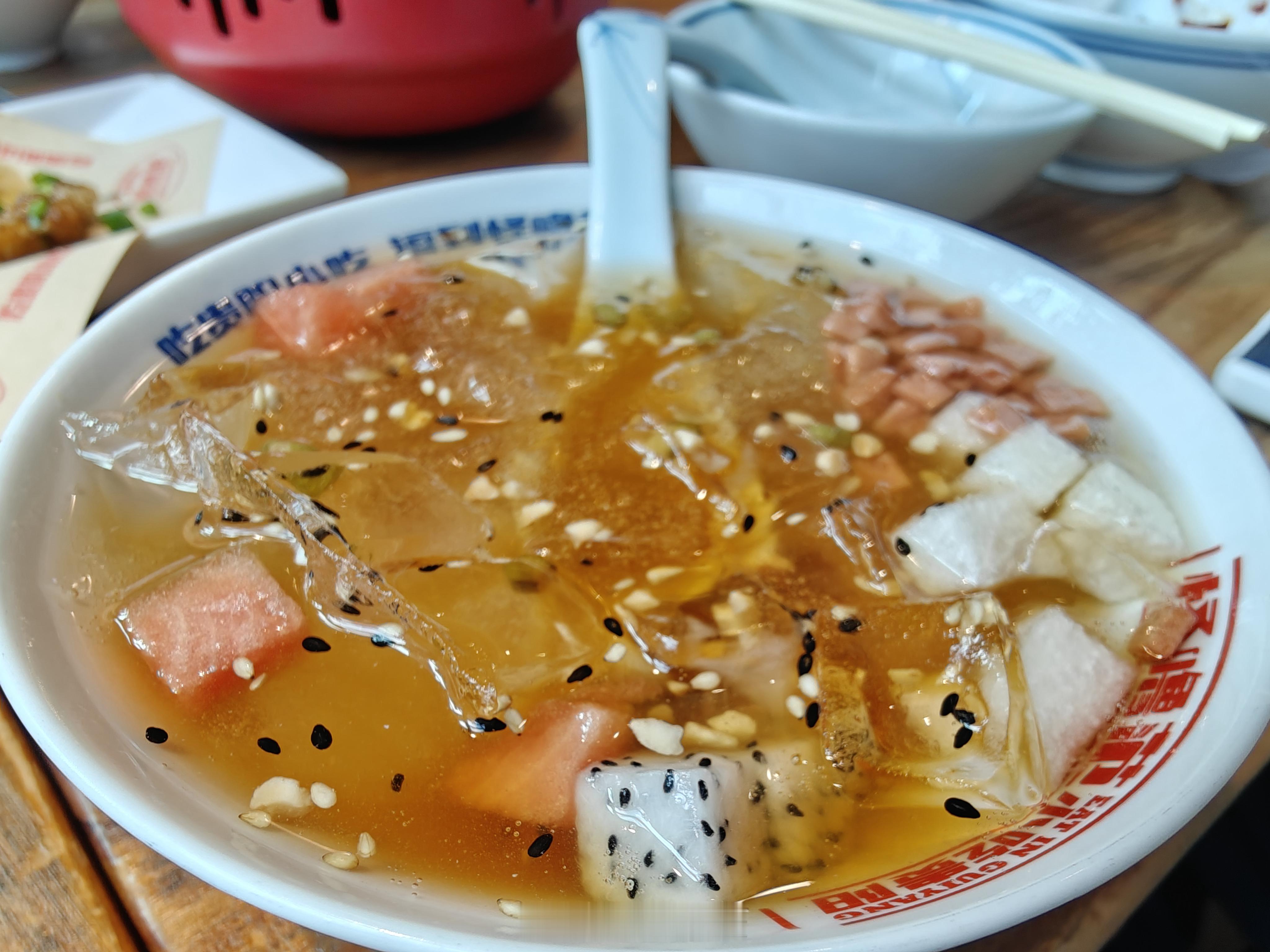 我个人去旅游从来不会去跟团，旅游本身就是为了放松，去体验大千世界的美好，需要慢慢