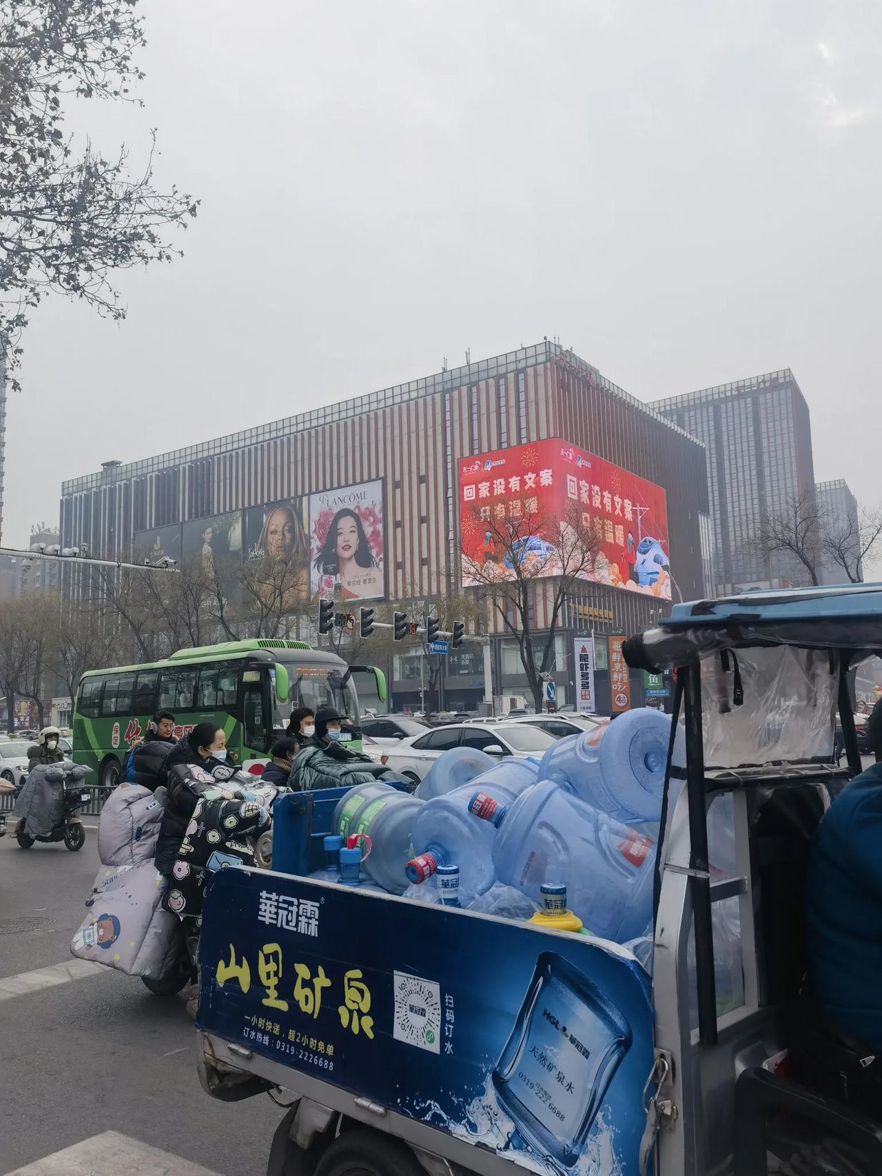 邢台天一城。在邢台这座充满活力与底蕴的城市中心，天一城宛如一颗璀璨的明珠，散发着