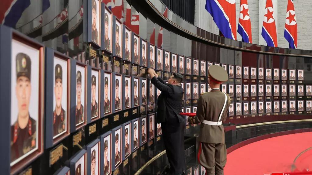 今天，平壤舉行了一場極具政治意味的儀式——金正恩親自為赴俄參戰的朝鮮部隊授勳，並