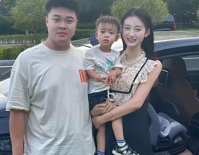 这是娶了个女明星回来啊？一定要生个女儿，遗传一下优良基因。