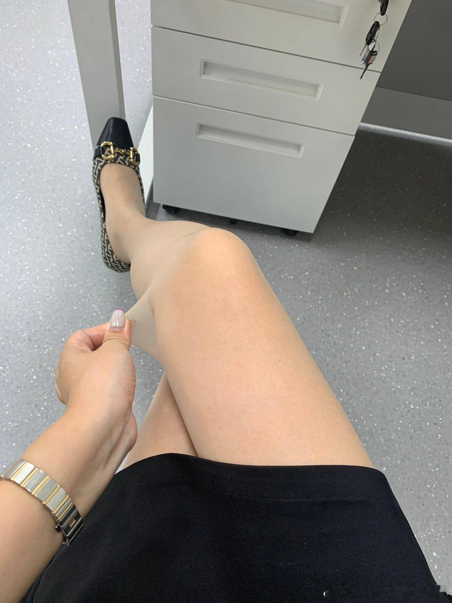 夏天空调房还是穿一双袜子比较合适 ​​​