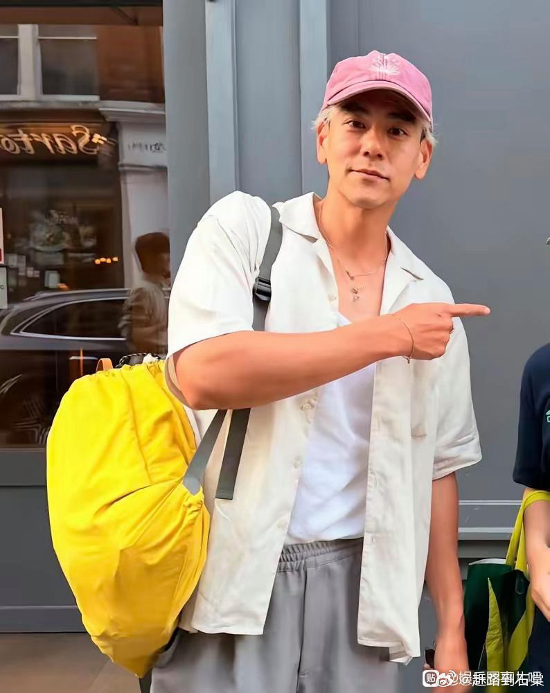 彭于晏在伦敦街头闲逛时，600多个香港艺人已经彻底失业了 