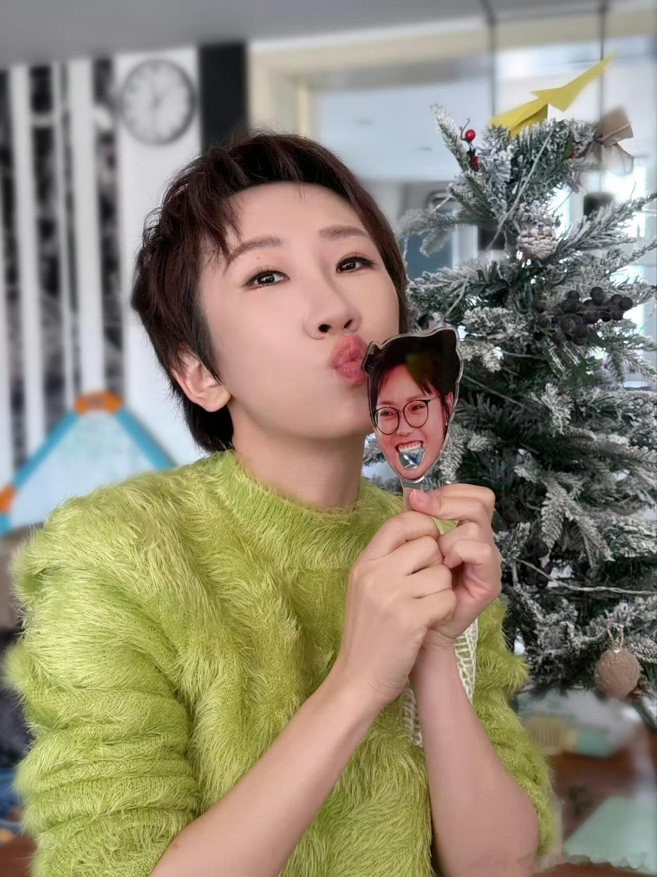 张踩铃盼着加拿大队出局张踩铃的小心思藏不住了！大胖媳妇力挺加拿大球队，她天天坐等