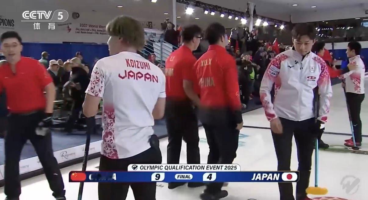 中国日本争夺冬奥会冰壶席位 晓明！！！！！中国队第九局拿到4分！9-4完胜日本队