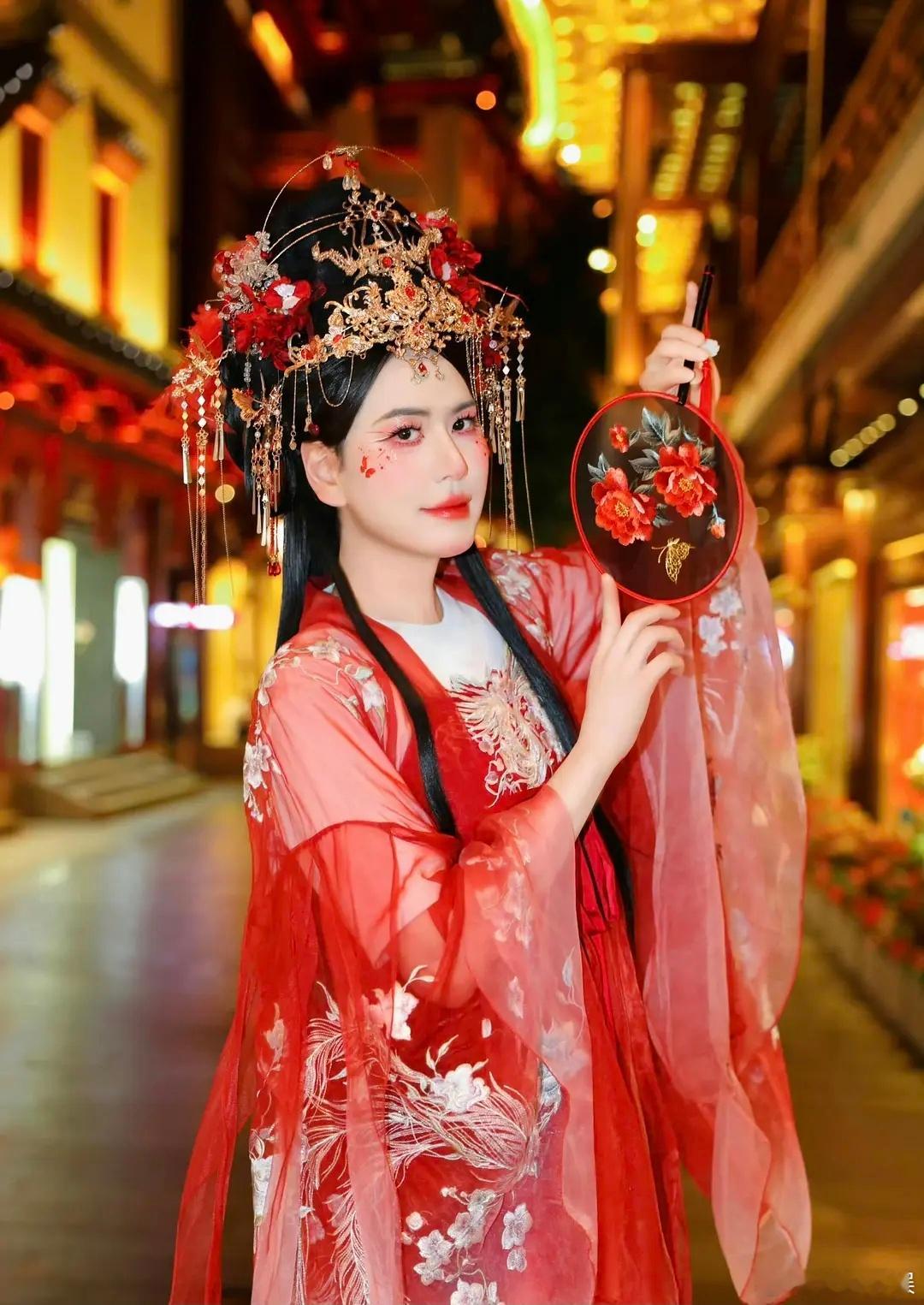 为什么让钟楚曦拍这种网红妆造 