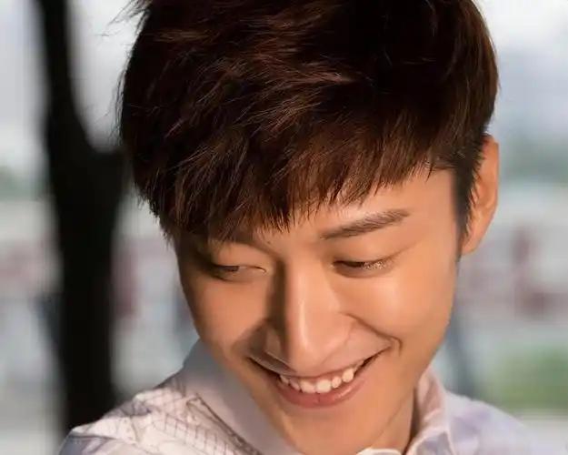 禅师说：“人总有一天是要死的，很多人整天忙着赚钱，那是浪费生命，只有在临终时才会