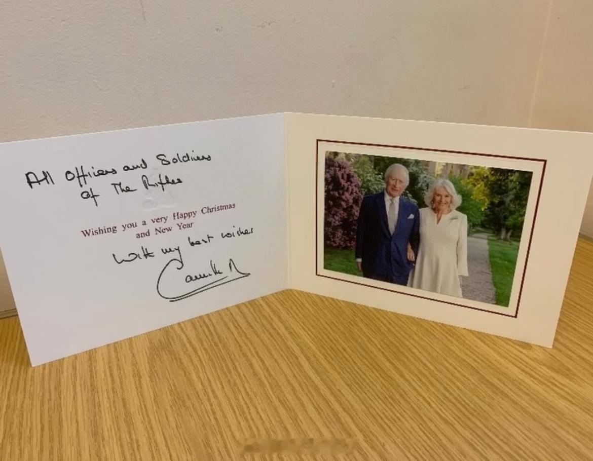 卡米拉王后  卡米拉王后向步枪团寄去了自己的圣诞新年贺卡，她是该团的总司令🎄 