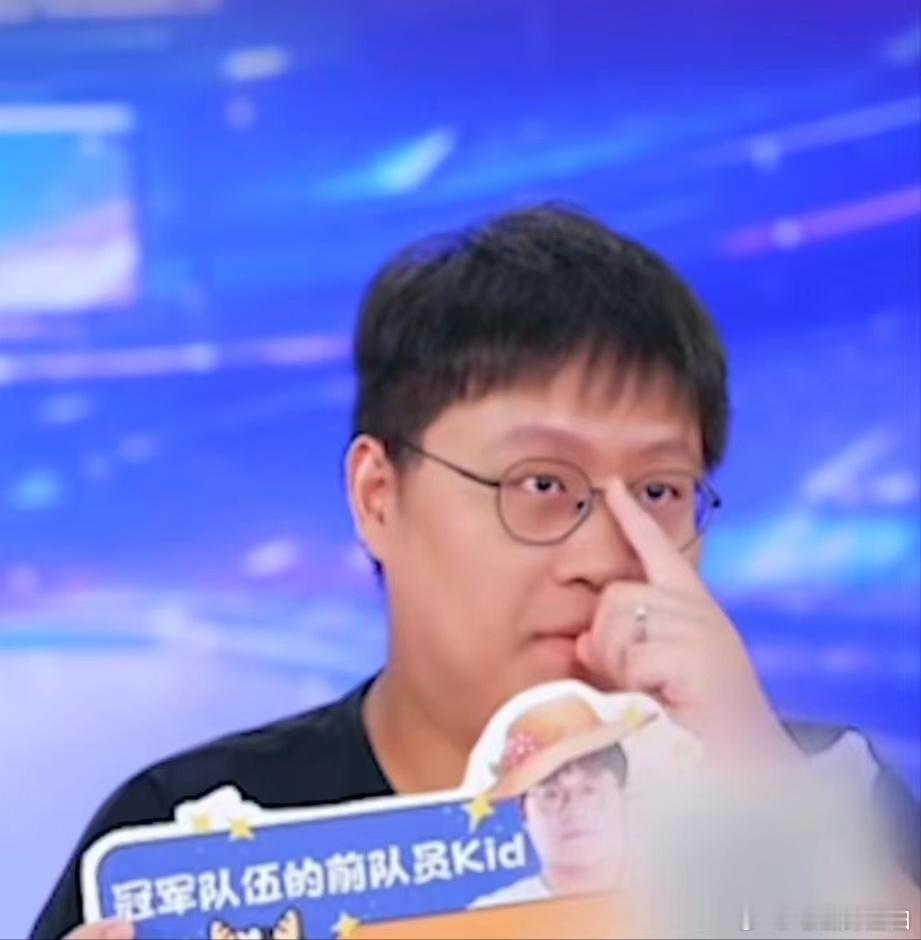 #KID直播卖自己##KID暂别德云色#难道“喝酒大王”KID也有喝大了的一天？