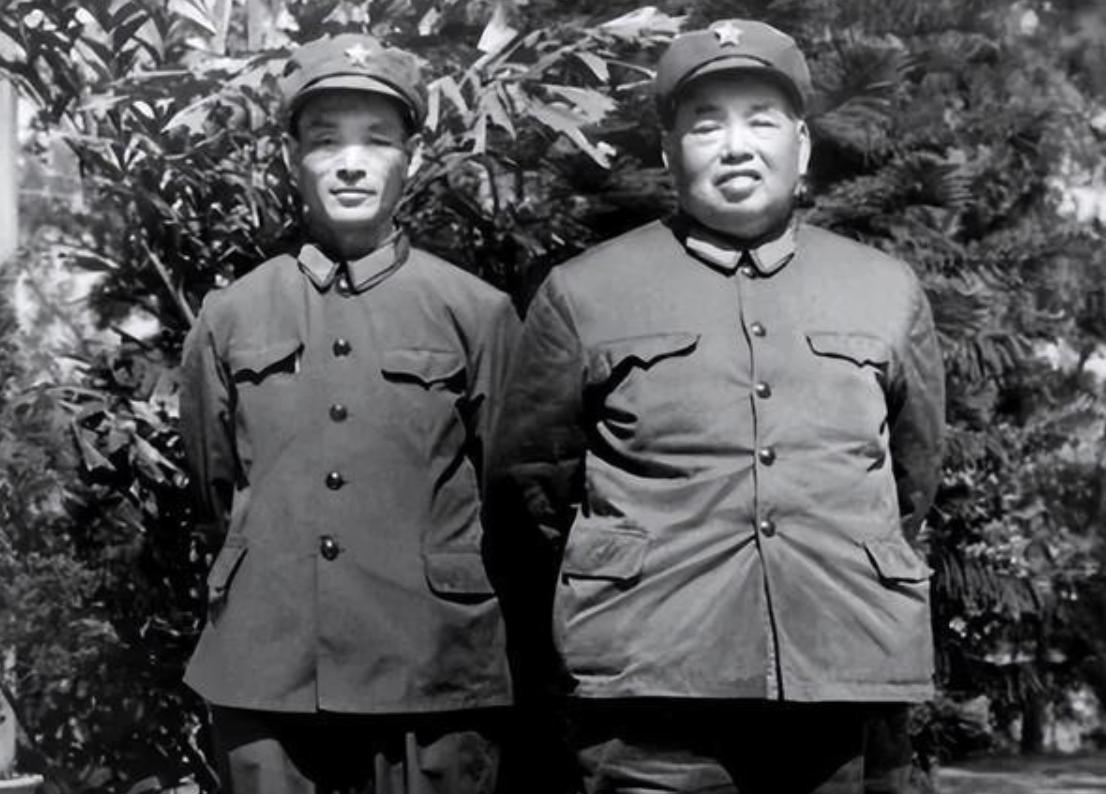 1957年，许世友的警卫连长徐永卿出差途经上海，街头漫步时与一名男子擦肩而过，徐