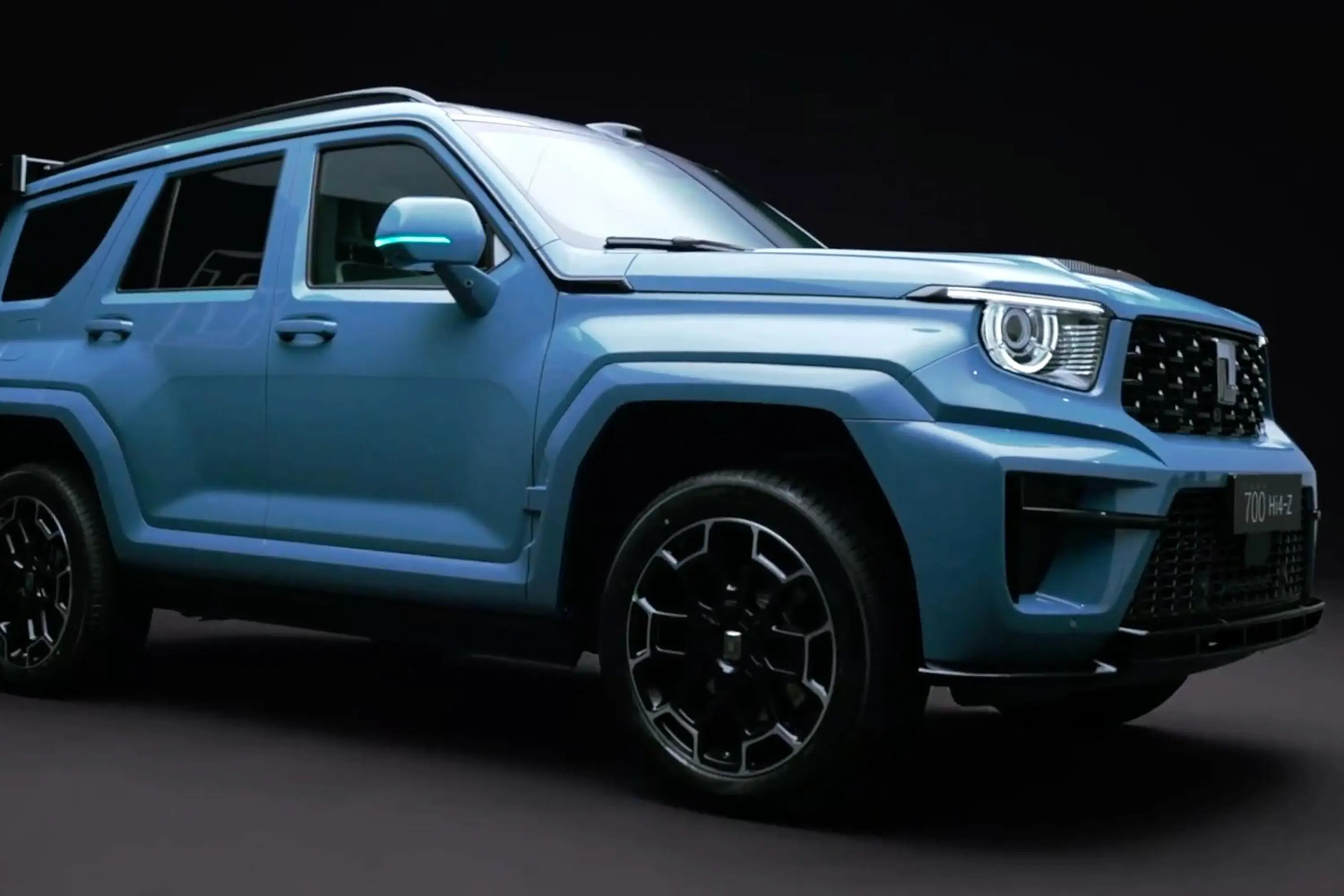 坦克 700 真的越看越对味✨麒麟元素的设计太戳我了，不浮夸不刻意，大灯开合的小