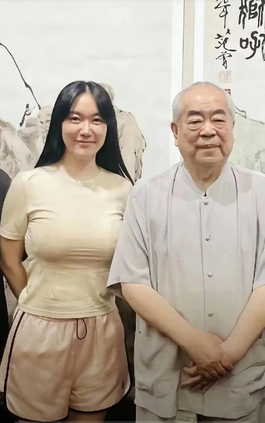 终于知道徐萌是怎么做到的，
从身无分文到几十亿身价，
不是因为他嫁对了，而是每一