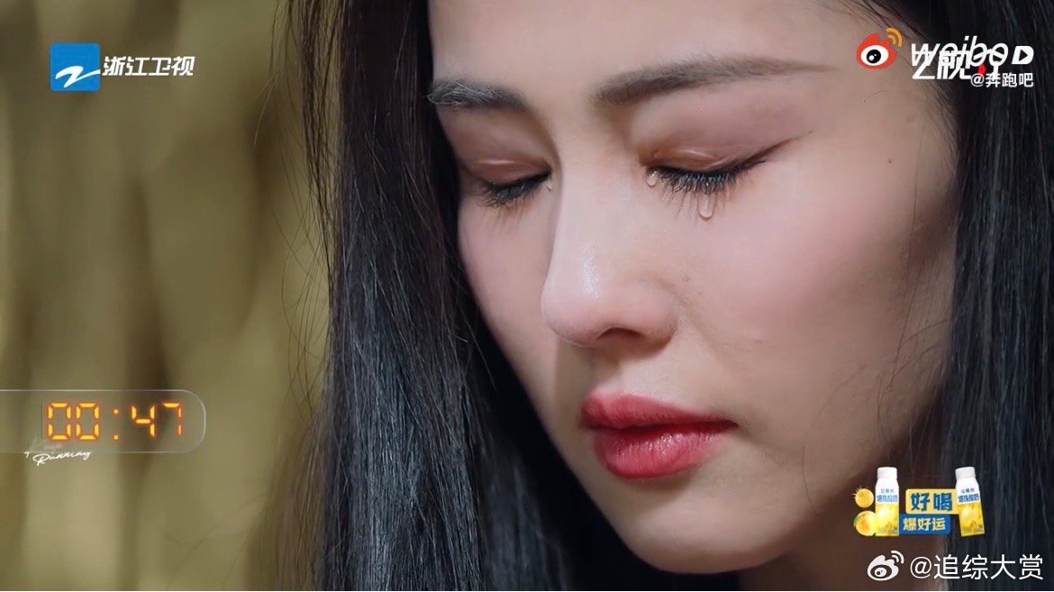 白鹿一秒入戏一秒出戏奔跑吧 白鹿在奔跑吧上演“演技开挂名场面”！入戏时眼泪唰地落