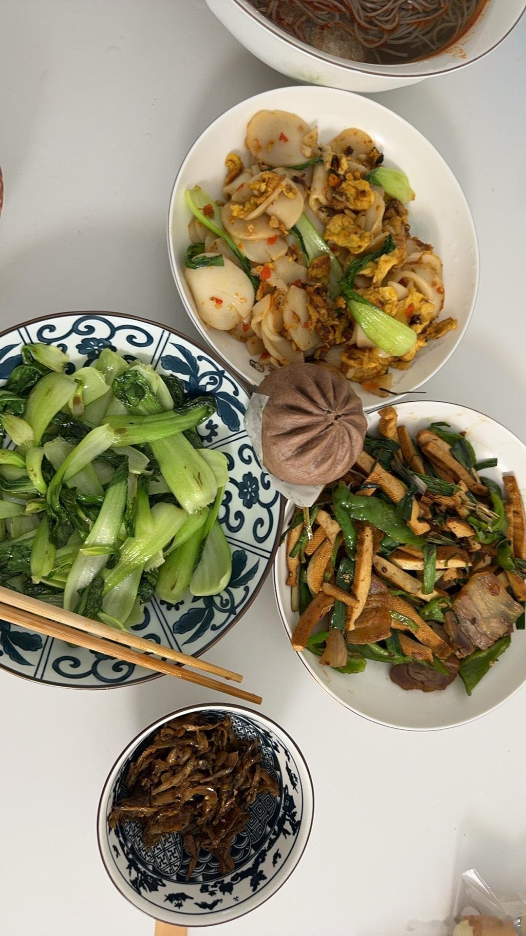 周末在家自做老家味道作为一个赣州人，对年糕有特别的热爱，于是叫家人寄来了赣州的年