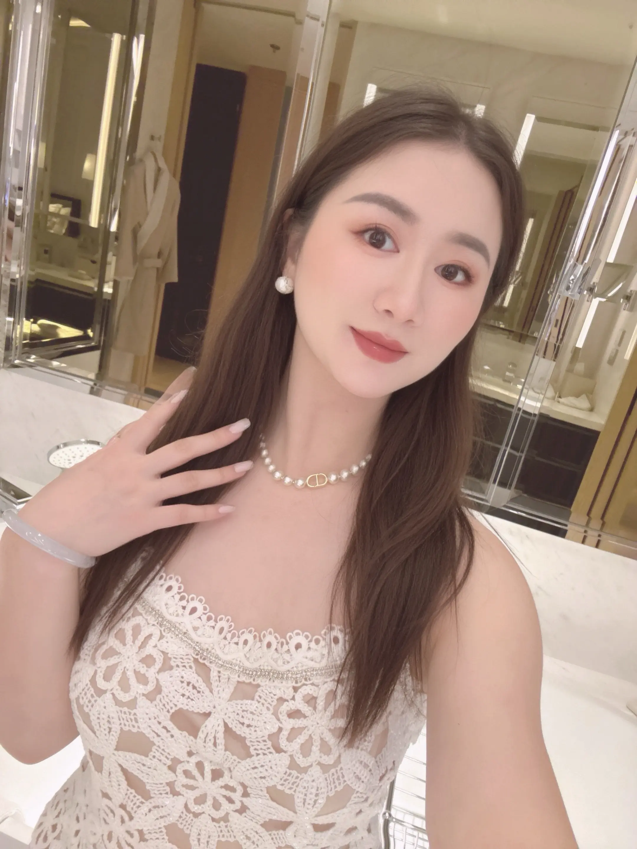 🥂  爱人如养花，也许最好的花匠是自己……❤︎