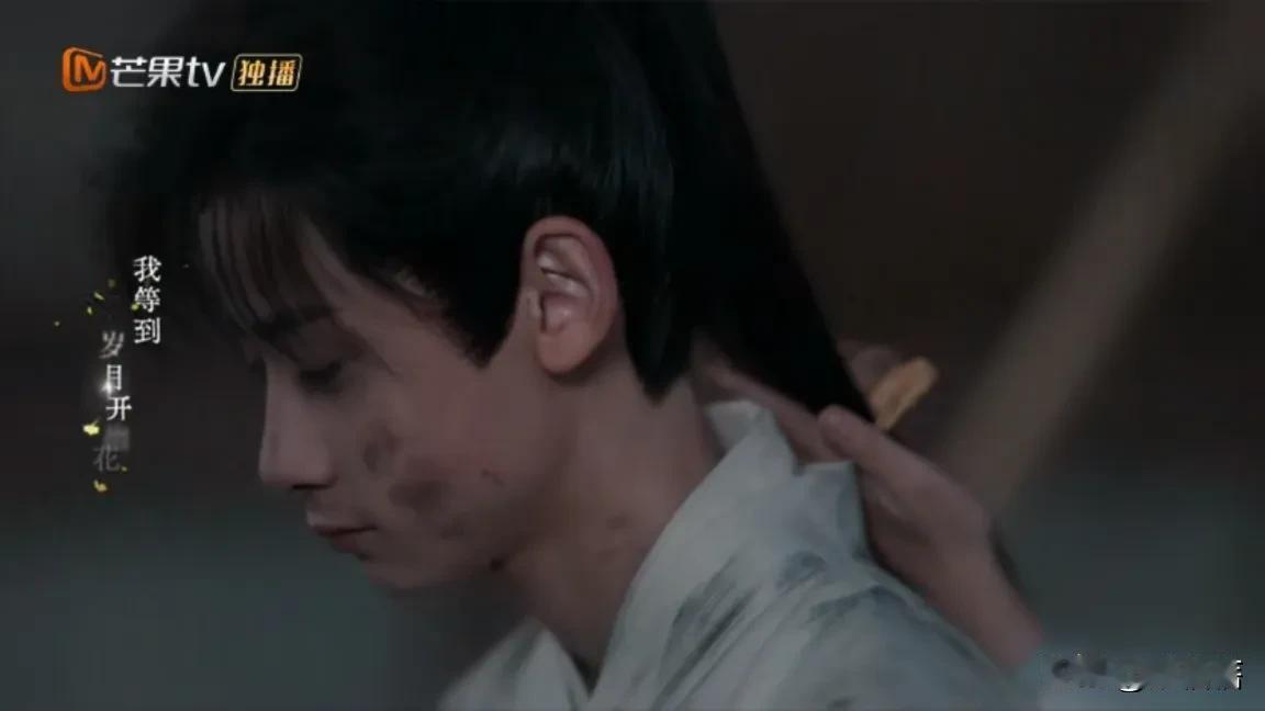 丫鬟带着颜幸去泡温泉，说了很多这温泉的好处，什么男人泡了强身健体，女人泡了美容养