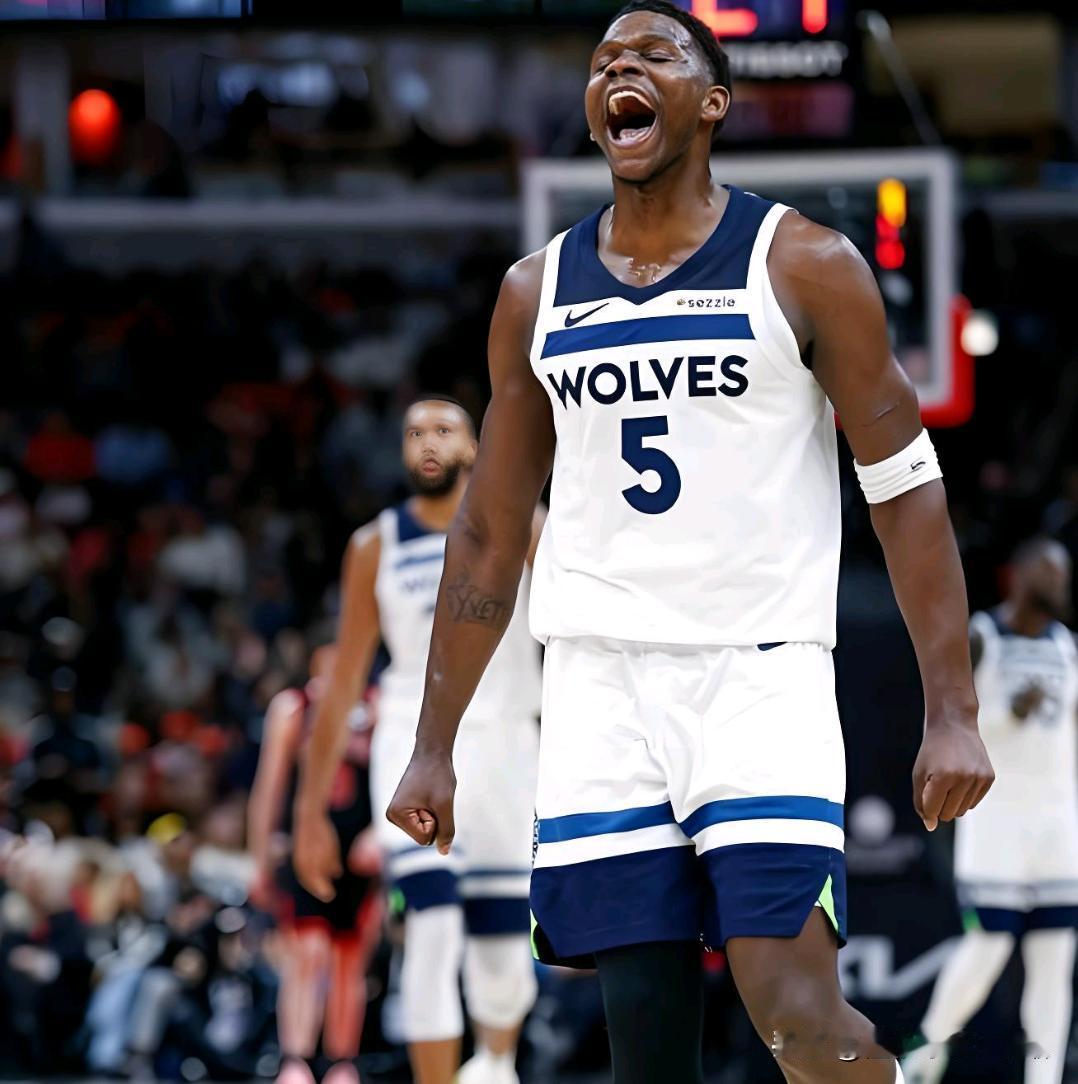 芬奇被驱逐彻底激活了华子
今天华子是真硬，尽显巨星本色
特别是最后的关键时刻一个