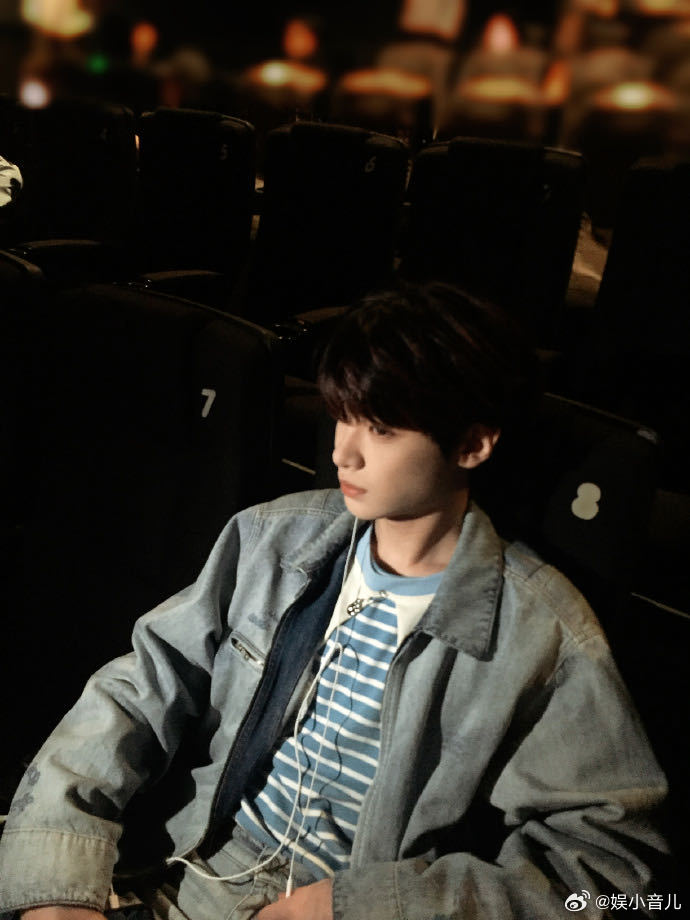 马思纯白客给黄明昊唱偶练主题曲马思纯白客给黄明昊唱eiei戏里是一家人，戏外也这