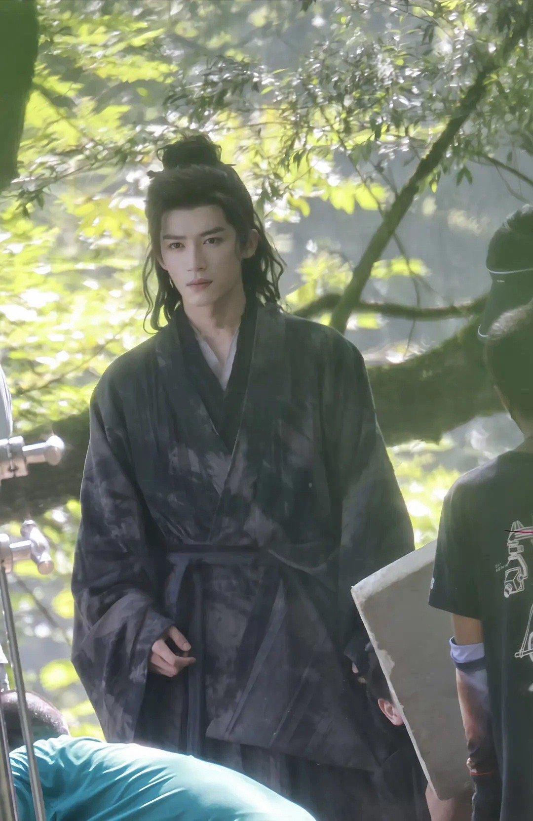 王星越定风波路透图，看起来状态不错 ​​​