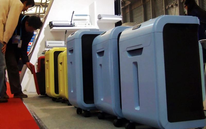 国安机关提醒，碎纸机也可能泄密，这事儿真得重视。普通碎纸机要是被恶意改造，内嵌高