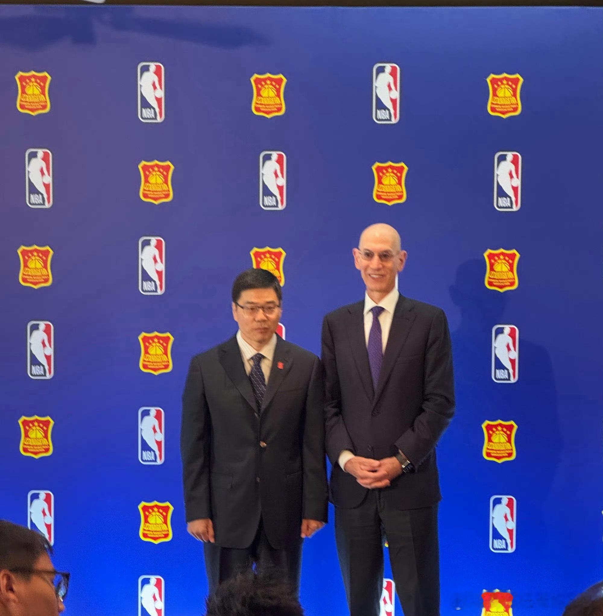 nba中国赛肖总，先别说没用的，合作不合作的，先给我们安排几个球员在NBA能上场