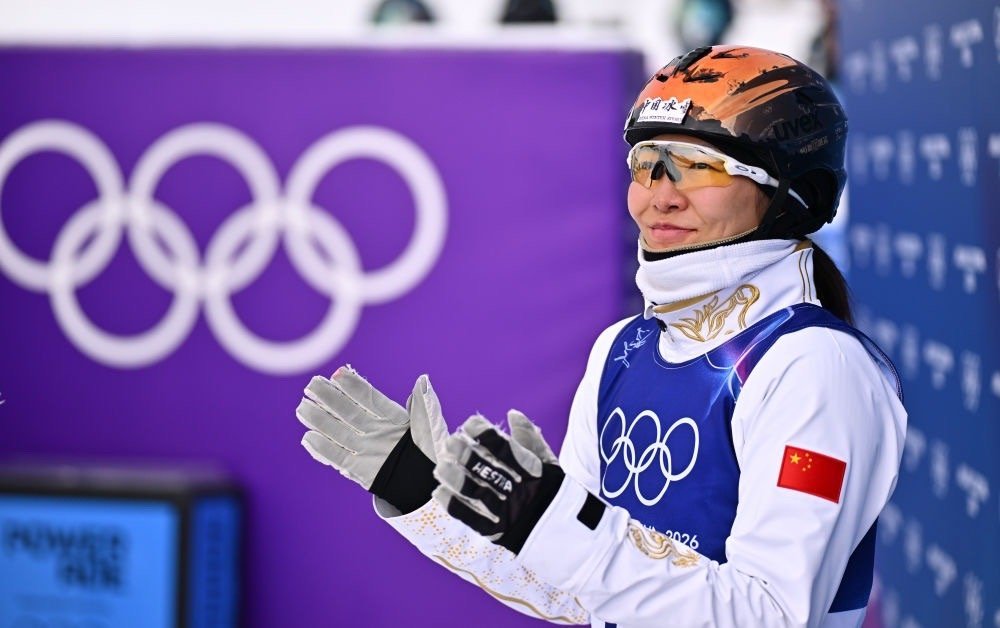 徐梦桃冠军时刻不止赛场从雪场之上的腾空飞跃，到稳稳落地的惊艳瞬间，徐梦桃用日复一