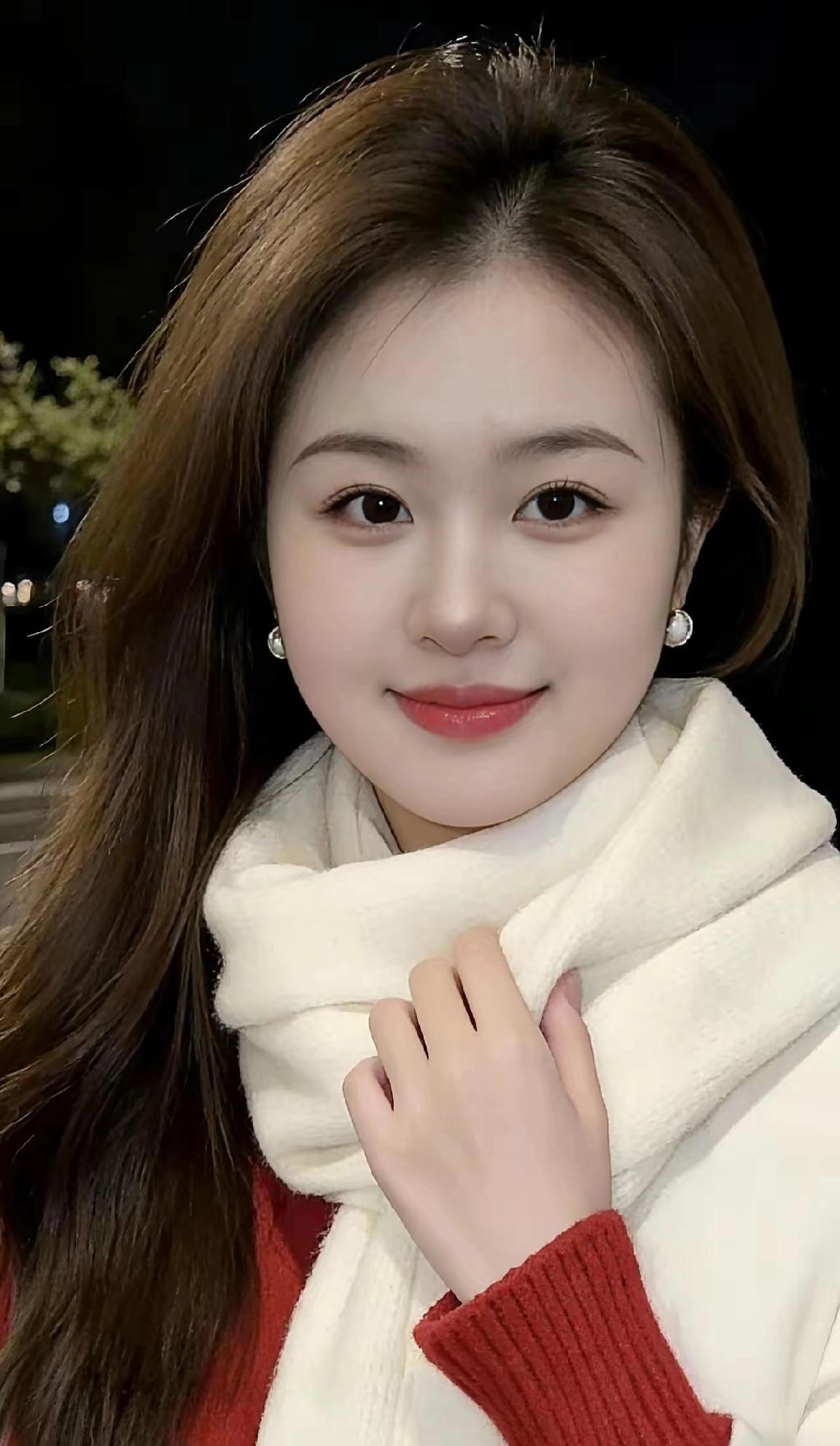 冬日暖阳下的甜美笑容，温暖如春