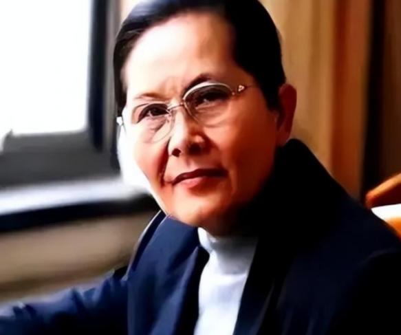 我国顶尖半导体教授李爱珍，申请中科院院士被淘汰，不料2007年，她竟然摇身一变成