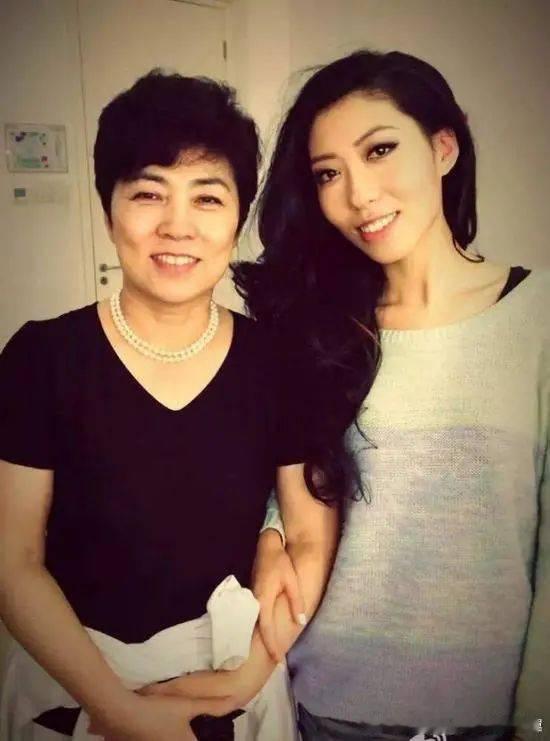 内娱最让人意难平的贪腐案，莫过于曲婉婷母亲张明杰一案，也被网友称为最没底线的公职