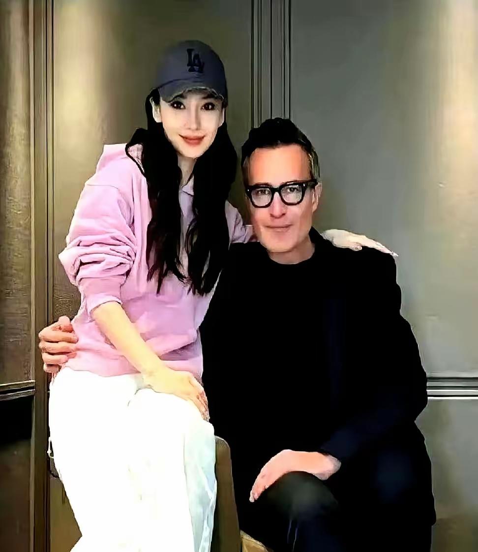 仗着黄晓明管不着她了，她就跟有钱的男人搂搂抱抱！像她这种纯靠脸却没有什么实力的女